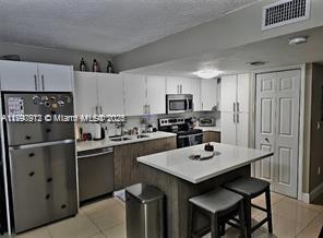 Foto principal - 8389 NW 8th St