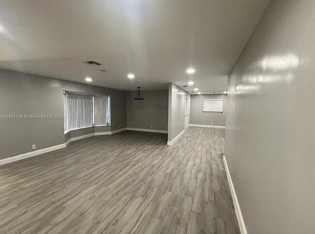 Foto del edificio - 6945 NW 5th Ct