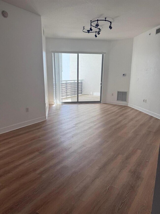 Building Photo - 1830 Radius Dr