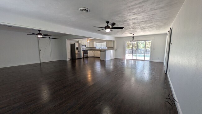 Foto del edificio - Move-In Ready 3-Bed, 2-Bath Fully Fenced P...