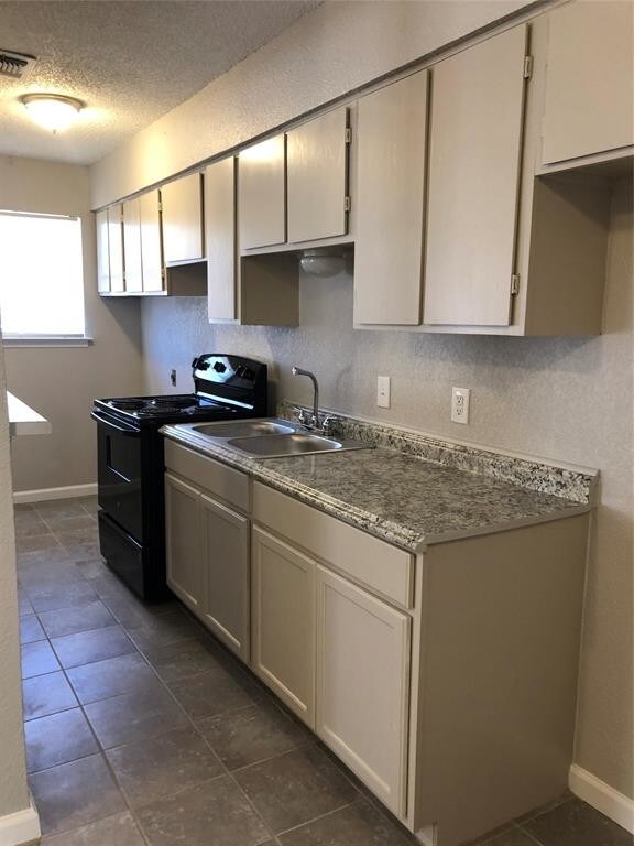 Foto del edificio - 2618 Refugio Ave