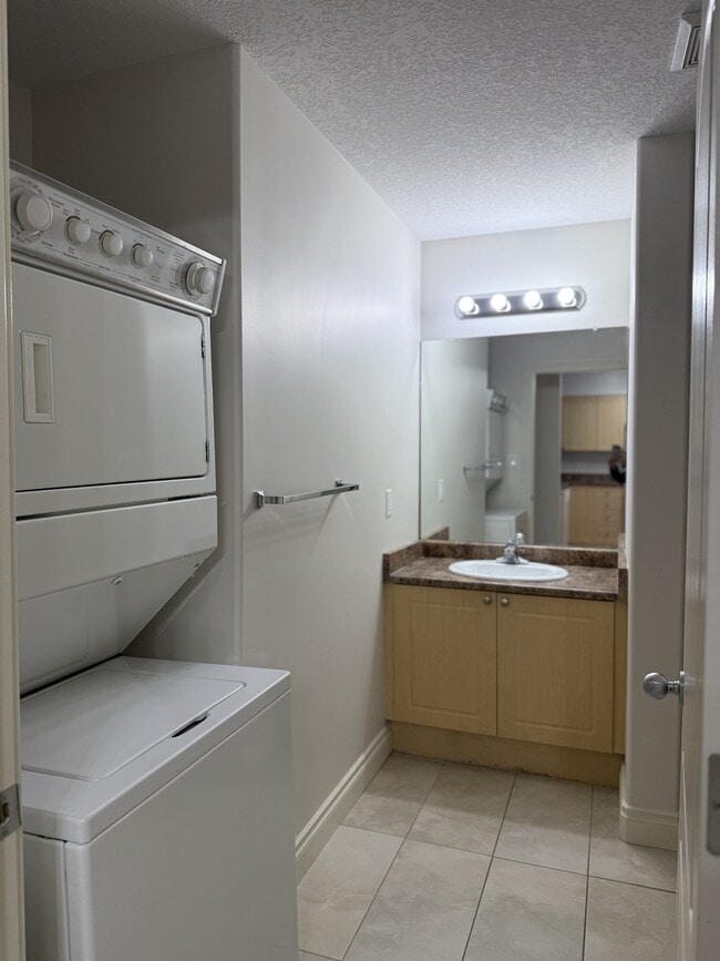 Building Photo - 4701 49 Ave