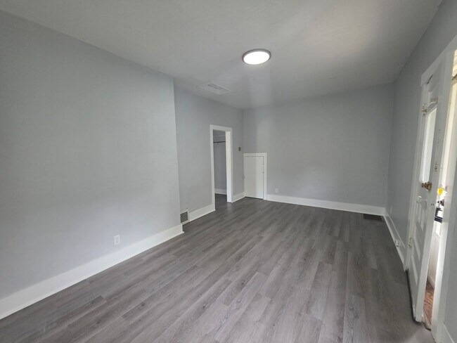 Foto del edificio - Kent 1 Bedroom 1 Bath (Upstairs Apartment)