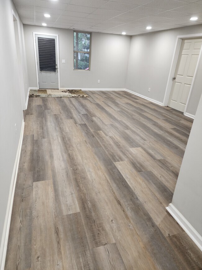 Foto del edificio - 4432 Spring Mtn Ln