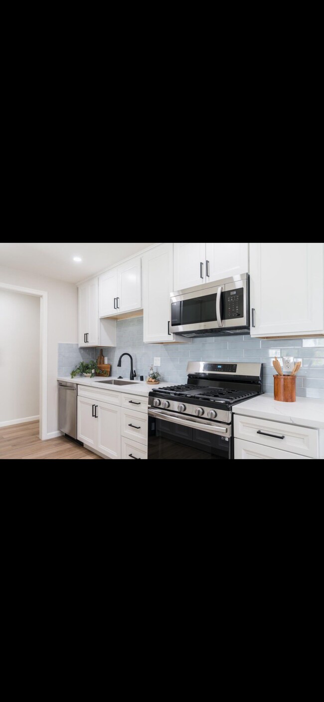 Kitchen - 809 Grapevine Rd