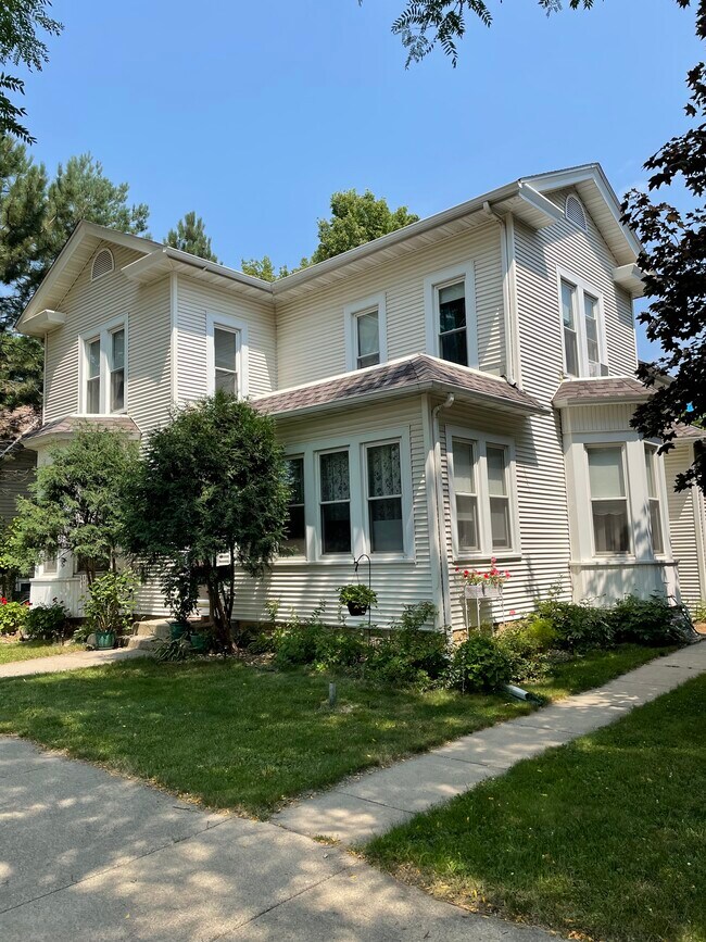 Foto del edificio - 407 Grace St