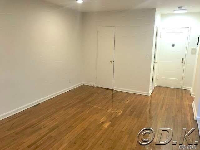 Foto del edificio - 425 W Broadway