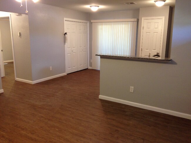 Foto del edificio - 4904 Merritt Cir