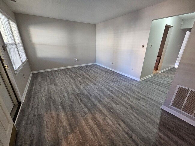 Foto del edificio - WESTERN BRANCH - RADCLIFFE MEADOWS