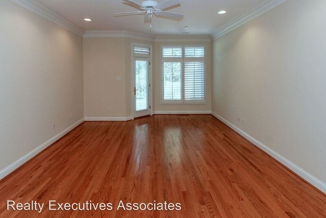 Building Photo - 3 br, 3.5 bath House - 1011 Water Place Way