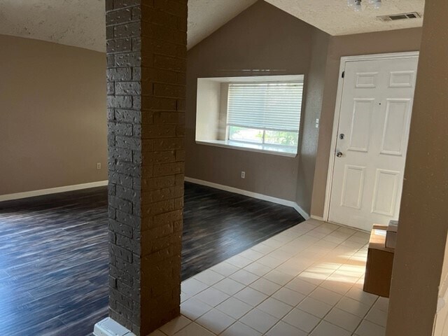 Foto del edificio - 11747 Yearling Dr