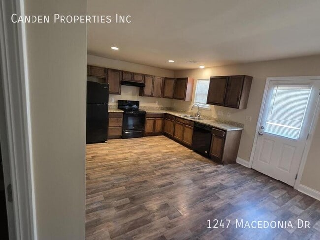 Building Photo - 1247 Macedonia Dr