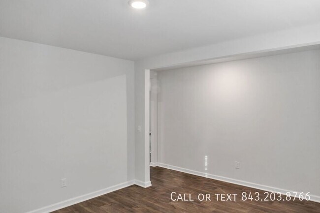 Building Photo - 522 Shady Maple St
