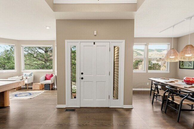 Foto del edificio - Stunning Fully Furnished Home in Roxborough Park!