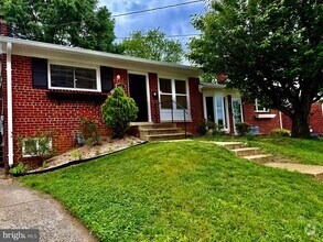 Building Photo - 108 S Jordan St