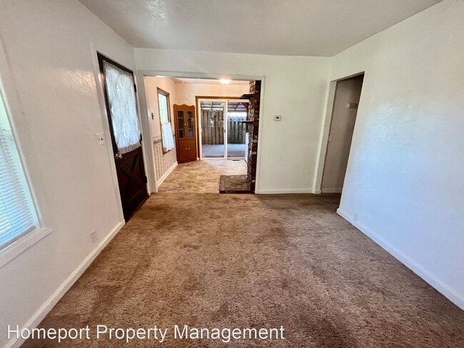 Building Photo - 3 br, 2 bath House - 2049 Front Ave NE