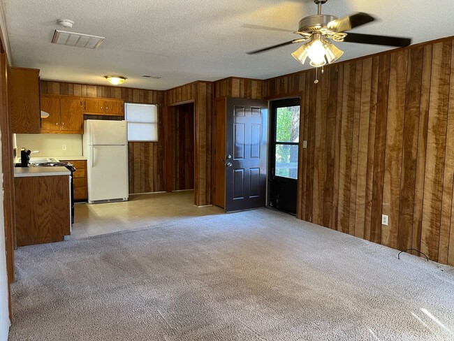 Building Photo - 352