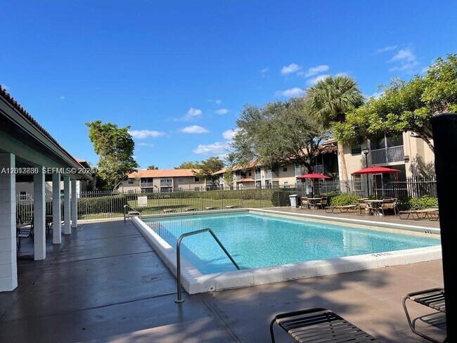 Building Photo - 8750 Royal Palm Blvd