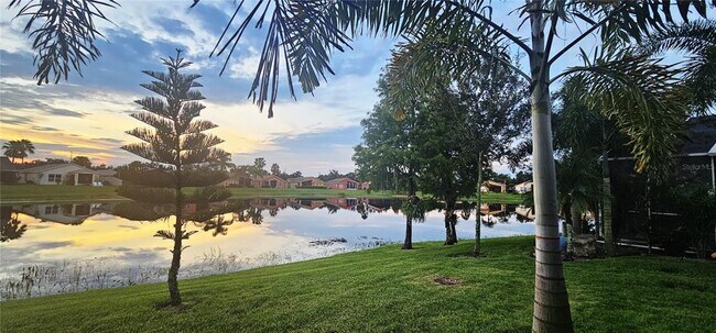 Foto del edificio - 585 Grand Canal Dr