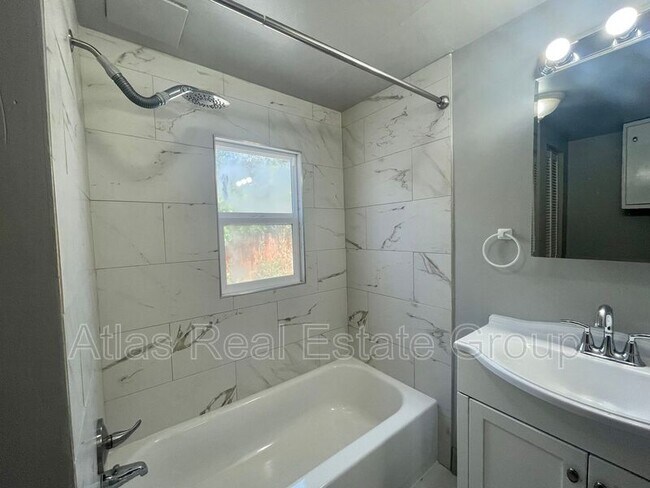 Foto del edificio - 4770 S Logan St