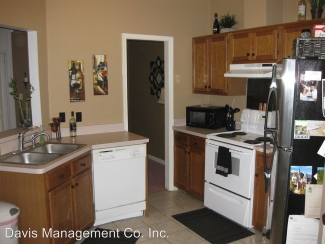 Building Photo - 9 Golden Willow Cir