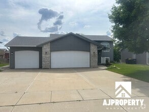 Building Photo - 4604 S Dunlap Ave