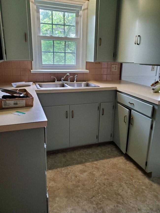 Building Photo - 2 Bedroom Single Family One Level Home