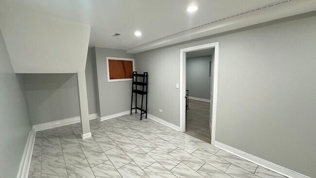 Foto del edificio - 6322 N Lakewood Ave