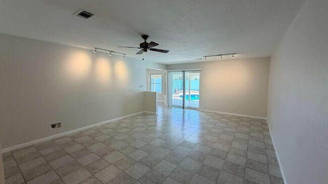 Foto del edificio - 3827 E Larkspur Dr