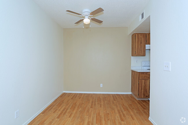 1BR, 1.5BA - 850 SF Dining Room - Tamarus Park Apartments