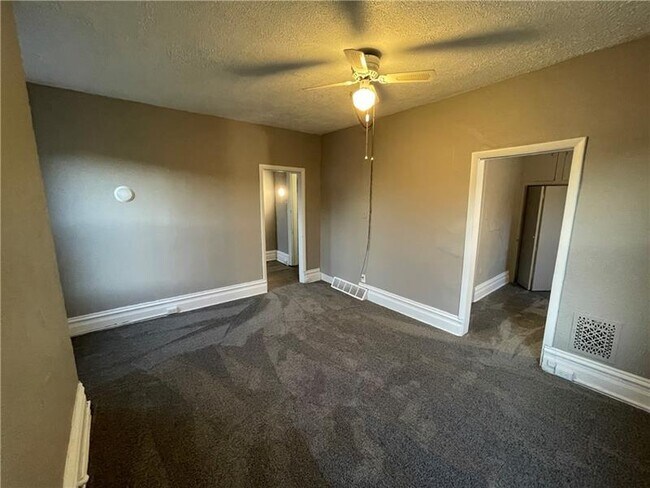 Building Photo - 552 Hill St