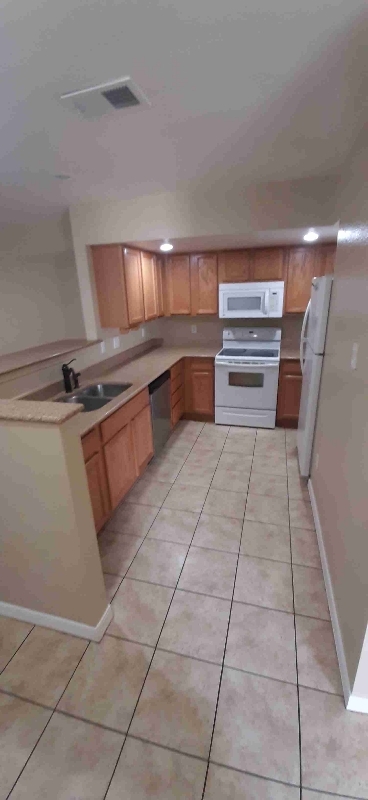 Foto del edificio - 2400 Westridge Dr