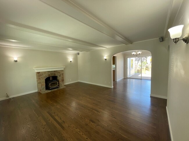 Building Photo - Beautiful San Bruno Home!