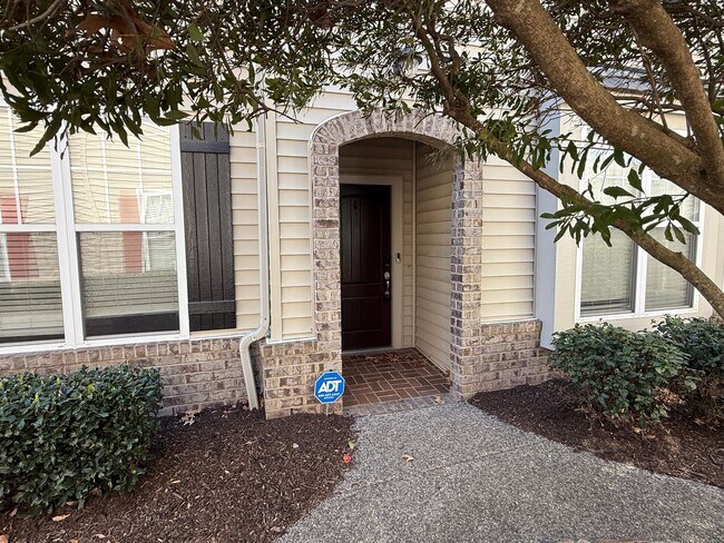 Building Photo - 2BR & 2BA Condo in Central Location w/Garage-Available 06/22/26