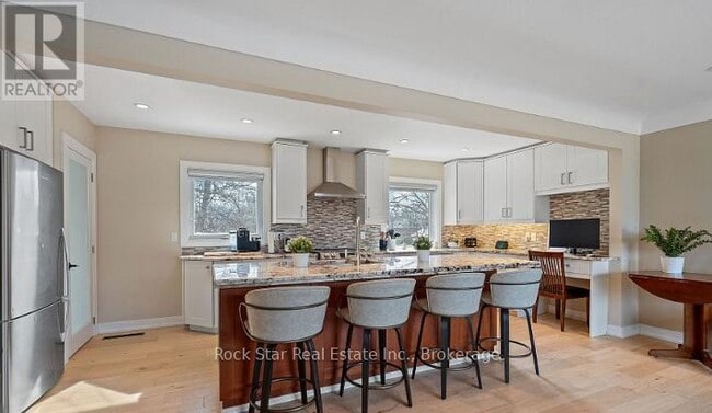 Photo du bâtiment - 28 Dale Ave