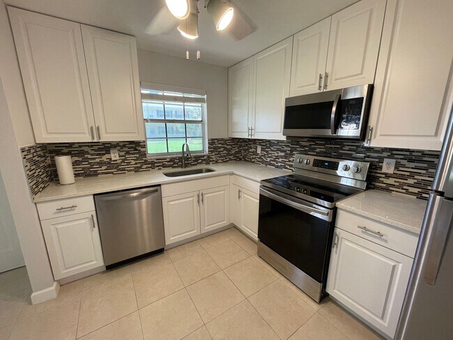 Building Photo - ANNUAL RENTAL - 1 Bed / 1 BATH AT POINCIAN...