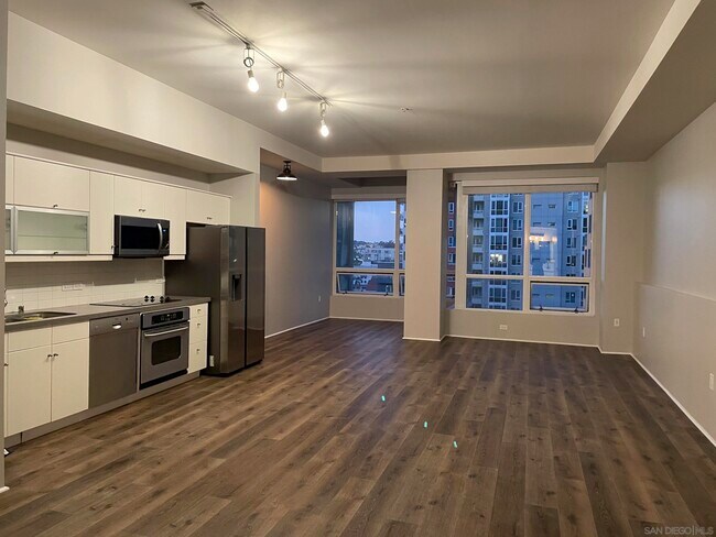 Building Photo - 350 W Ash St