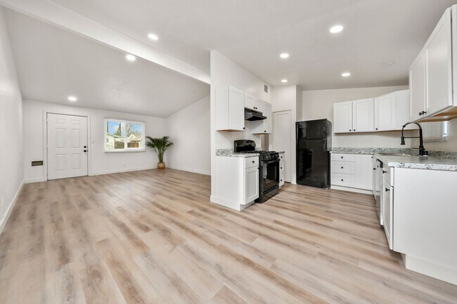 Building Photo - Available Now Fully Remodeled Updated 3 Bedroom 1 Bath Home