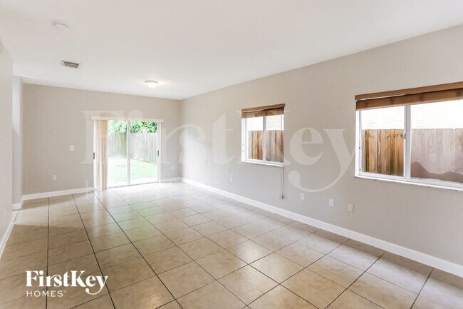 Foto del edificio - 1119 NE 41st Ave