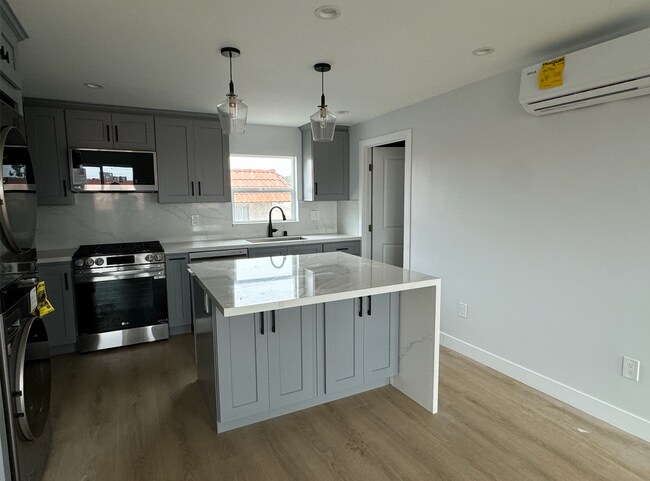 Foto del edificio - 18507 Burin Ave