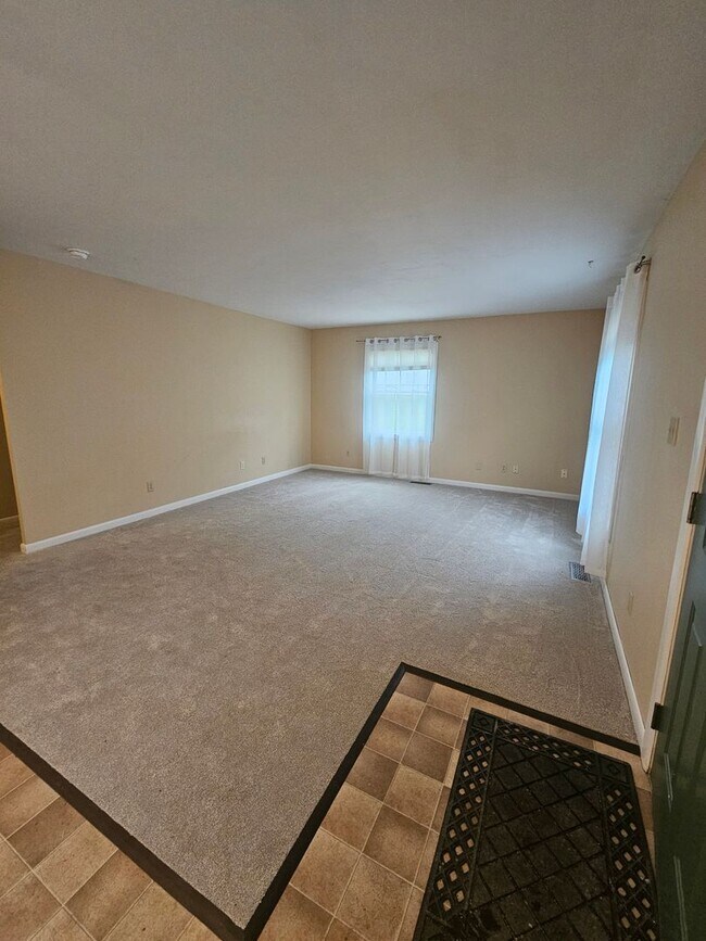 Foto del edificio - 3 Bedroom House Available July 27, 2026