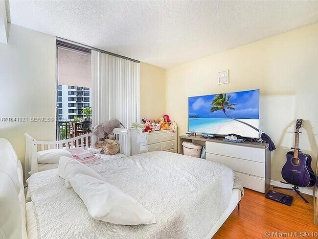 Foto del edificio - 540 Brickell Key Dr