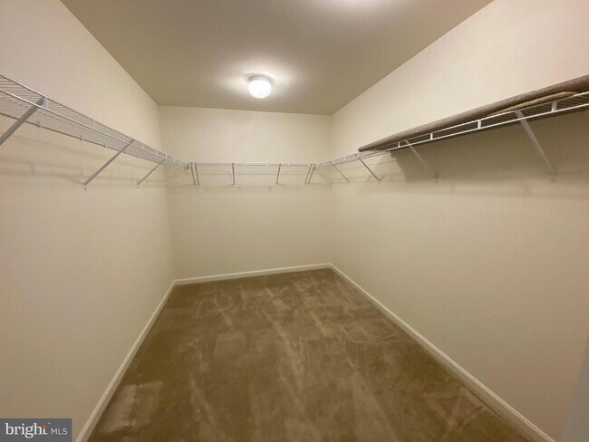 Building Photo - 128 Savannah Way