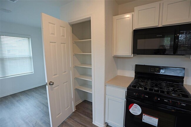 Building Photo - 1603 Oleander Grns Dr