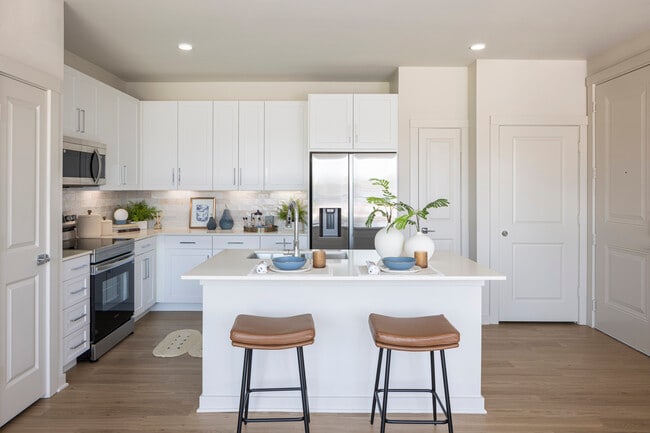 Building Photo - Broadstone Creekside