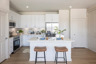 Building Photo - Broadstone Creekside