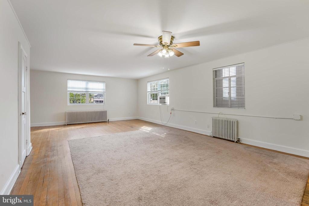 Foto principal - 2726 Washington Blvd