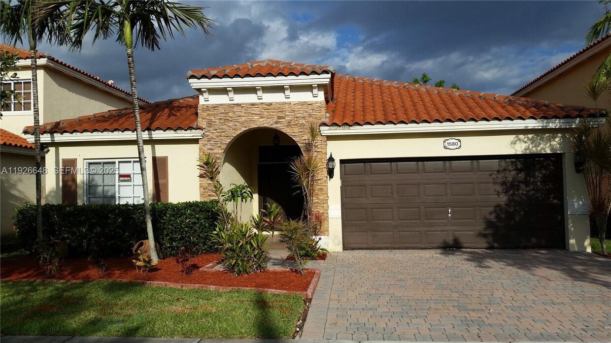 Primary Photo - 1580 NE 35th Ave