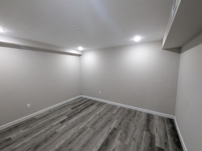Foto del edificio - 4995 W Thompson St