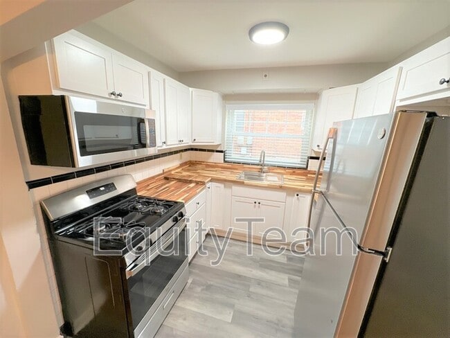 Building Photo - 2769 Losantiville Ave